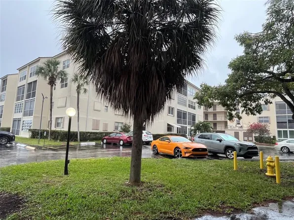 2871 BLVD # H Blvd Somerset Drive #105, Lauderdale Lakes, FL 33311