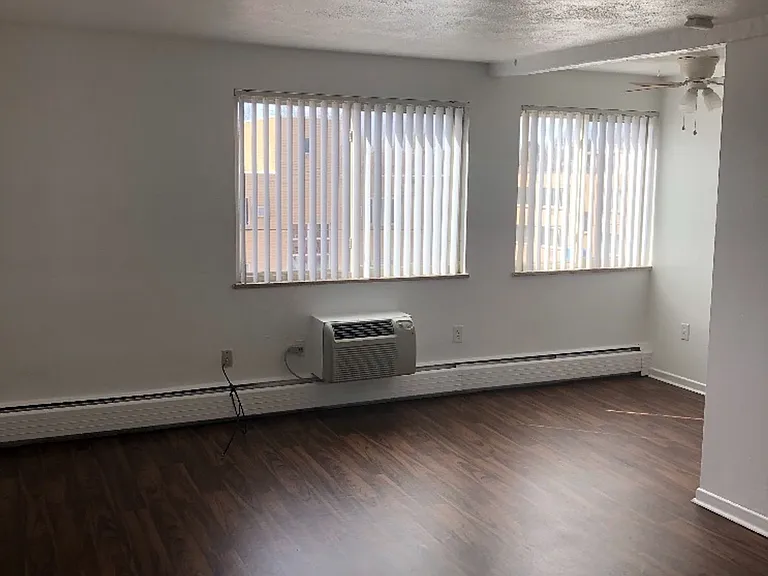 1166 W Lilley Ave — Photo 3