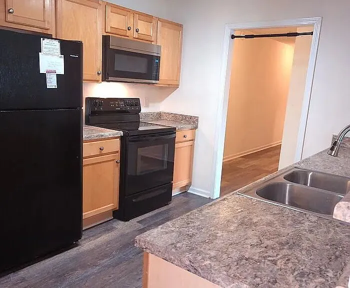 1402 Harts Ridge Dr — Photo 4