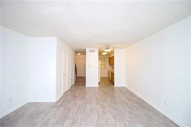2 bed, 1.5 bath, 982 sqft, $1,400 — Photo 4