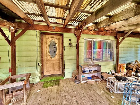 5th image of 160 Hope Ln
