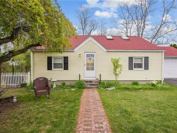 11 Haswill St, Warwick, RI 02889