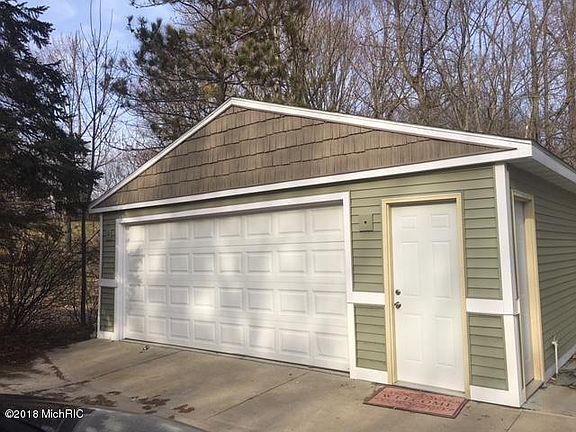 2nd image of 9620 Wolven Ave NE