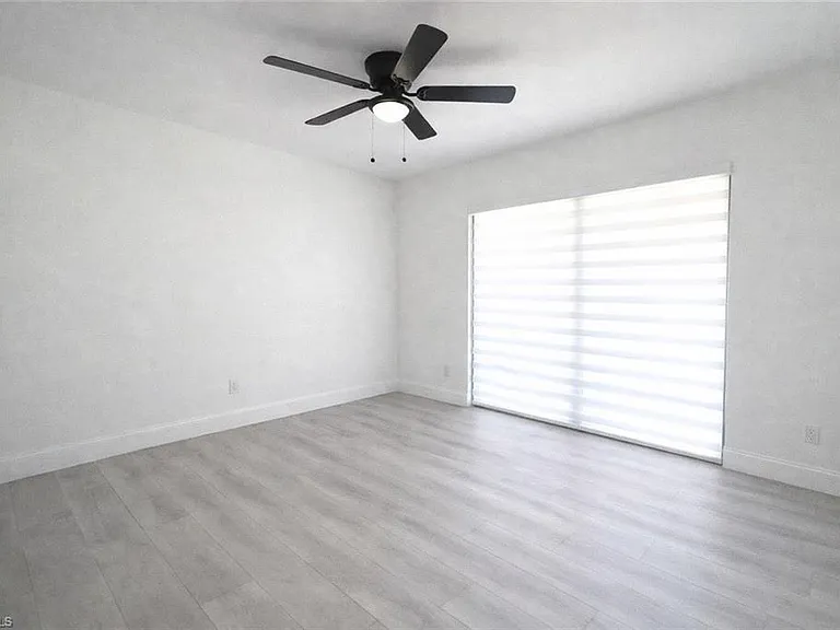 3767 Golden Gate Blvd E — Photo 8