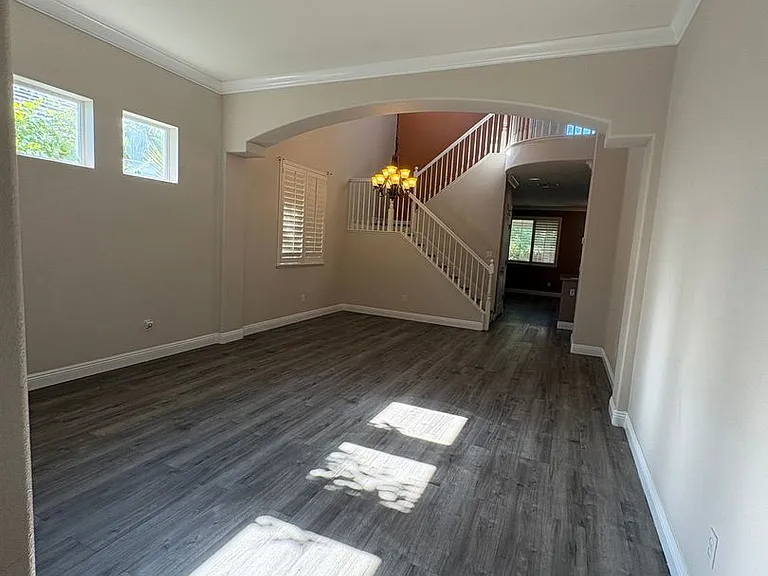 139 Ainger Cir — Photo 2