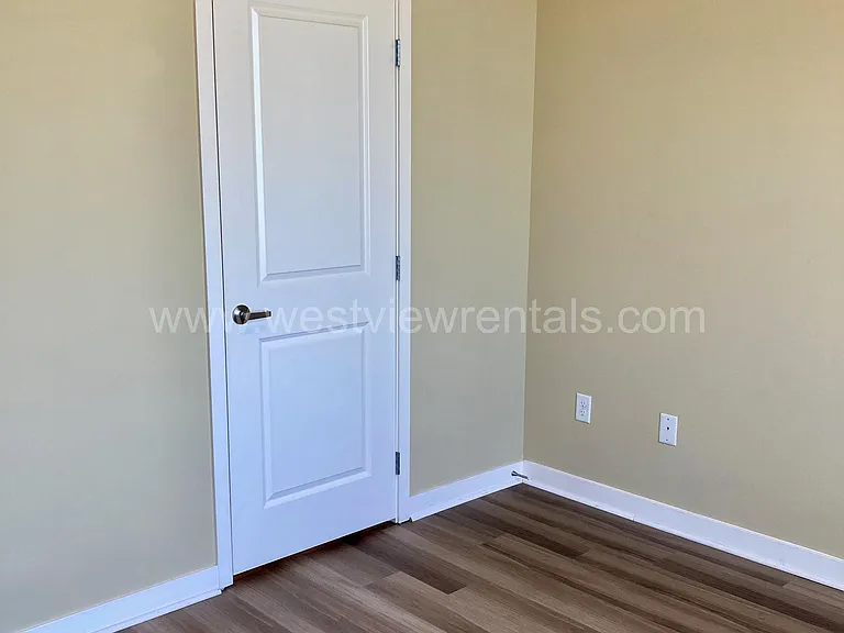 200 E Maple St — Photo 290