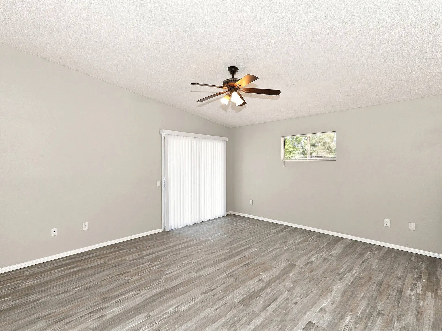 4214 Southampton Ct — Photo 2