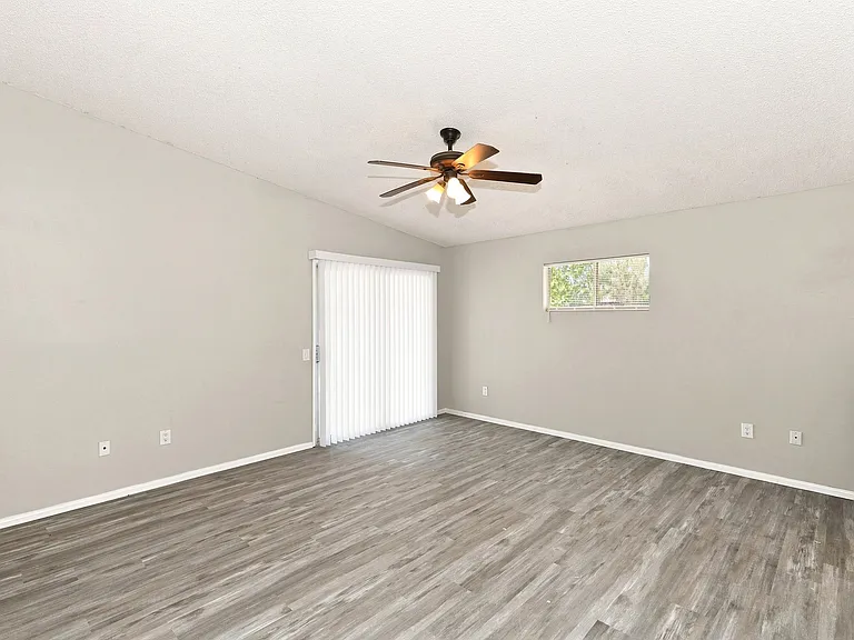 4214 Southampton Ct — Photo 2
