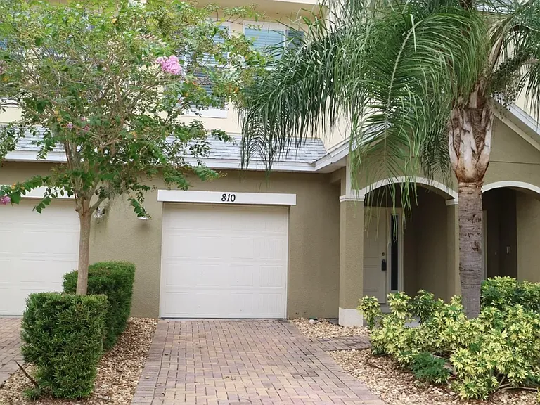 810 Callista Cay Loop — Photo 2