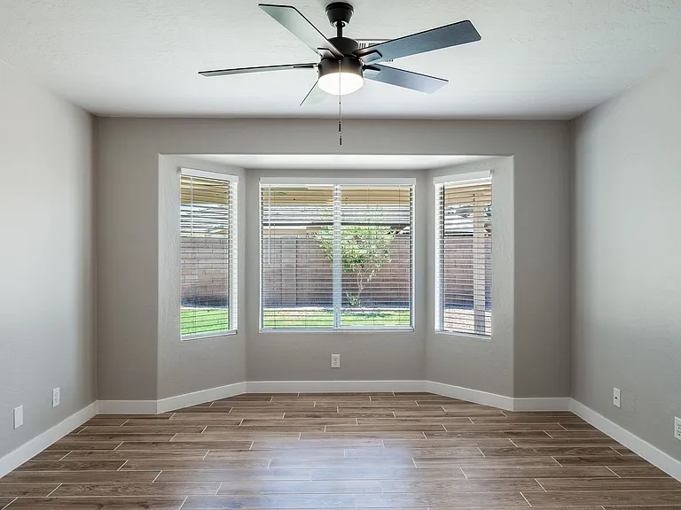 2883 E Oakland Ct — Photo 13
