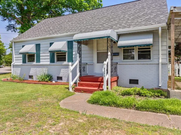 8284 Fernwood Dr, Norfolk, VA 23518