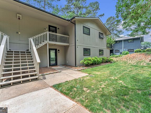 2nd image of 12B Hartwell Villas