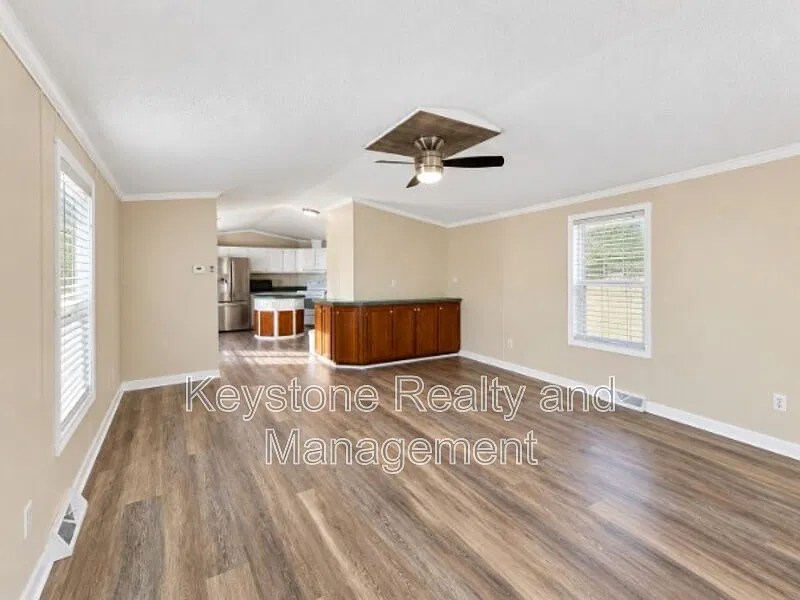 3 bed, 2.0 bath, 1280 sqft, $1,200 — Photo 4