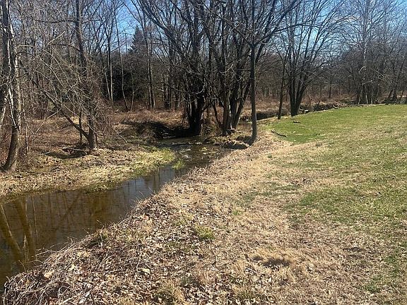 2nd image of 223 W Woodview Rd