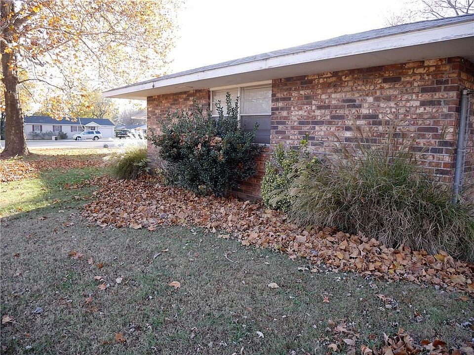 2nd image of 1848 S 11th Pl