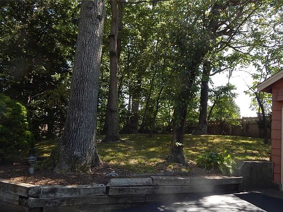 3rd image of 119 Dickinson Ave