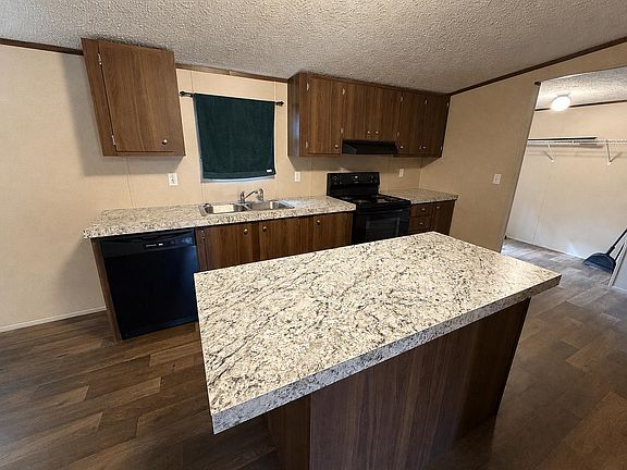 5th image of 453 Gilchrist Rd.