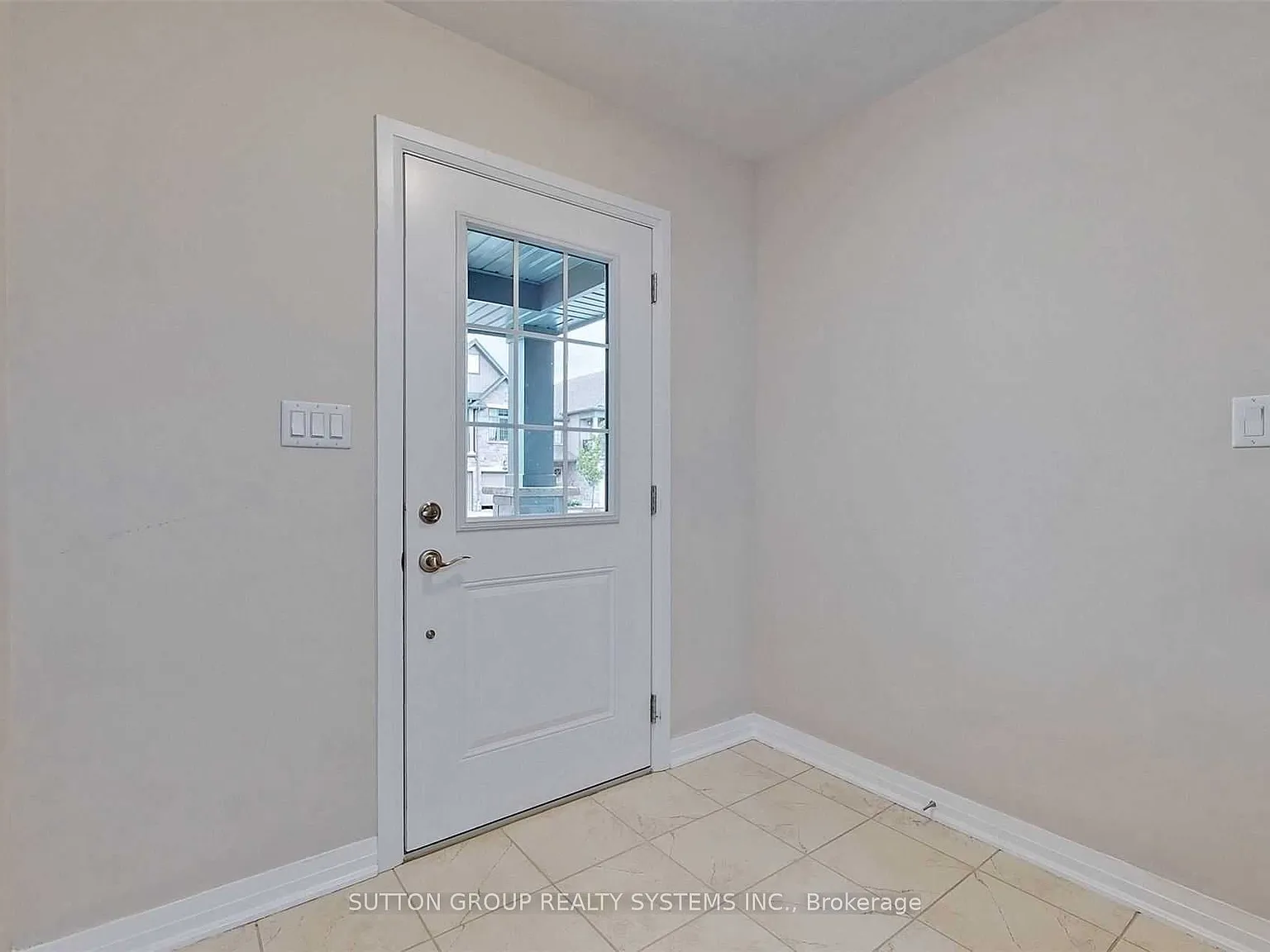 4 bed, $2,975 — Photo 2
