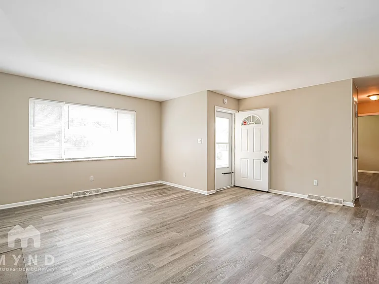 1053 Wiltshire Rd — Photo 5