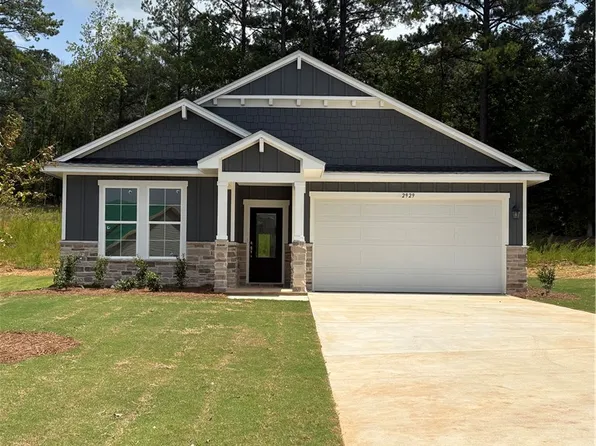 2929 Edith Ann Ln, Opelika, AL 36801
