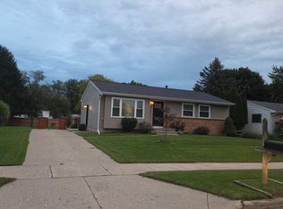 237 Roberta Jayne Dr SE, Lowell, MI 49331
