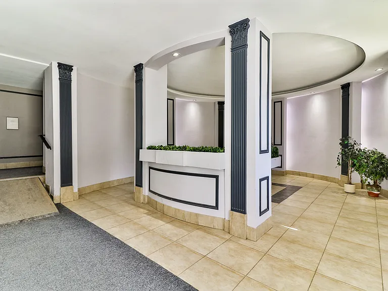 220 Lake Promenade — Photo 5