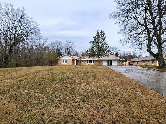 2nd image of 400 McLeod Ln