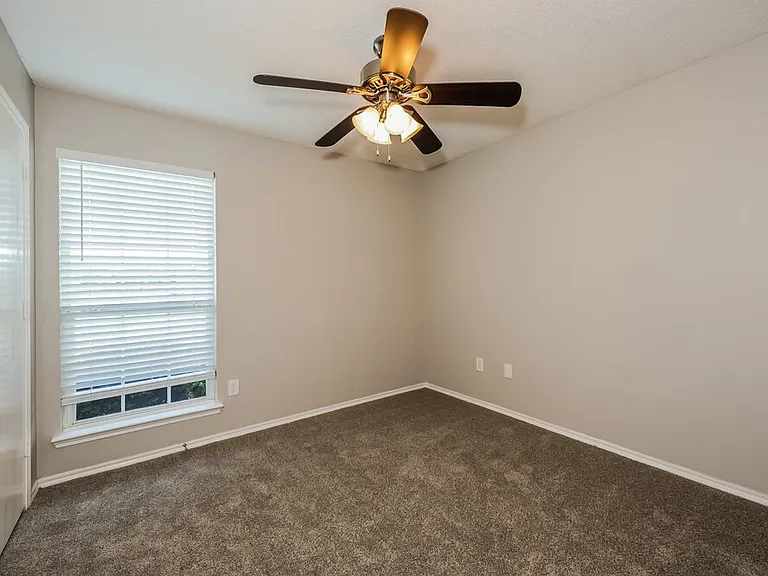 1711 Venus Dr W — Photo 12