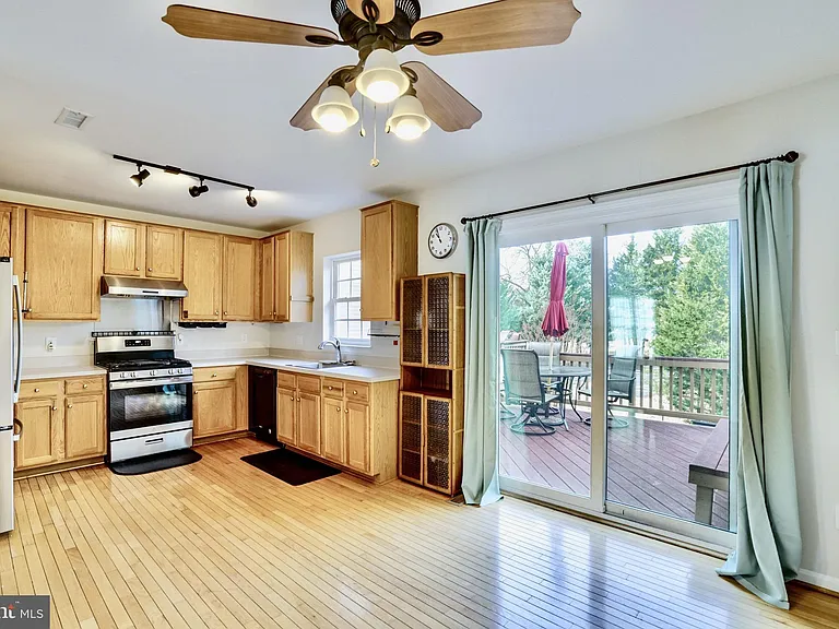 7372 Ardglass Dr — Photo 22