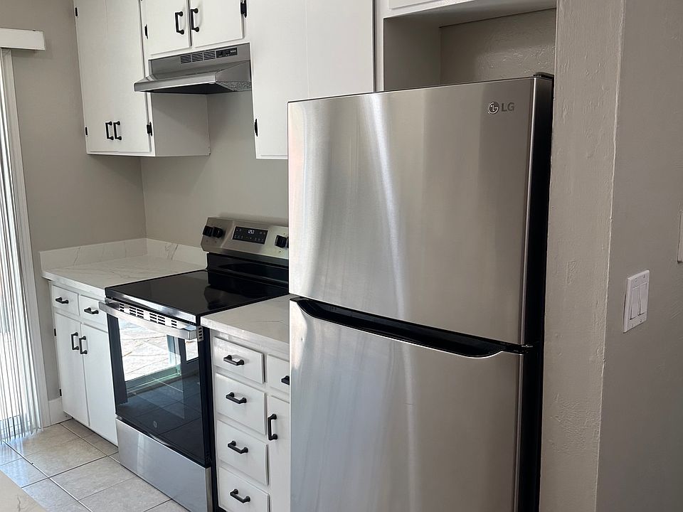 1st image of 1475 Ontario Ln #1