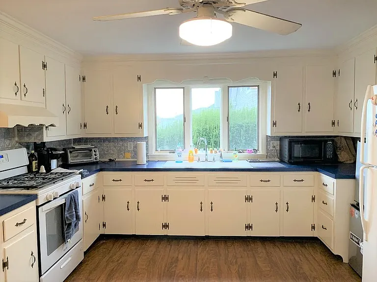 27 Thompson Ave #1 — Photo 10