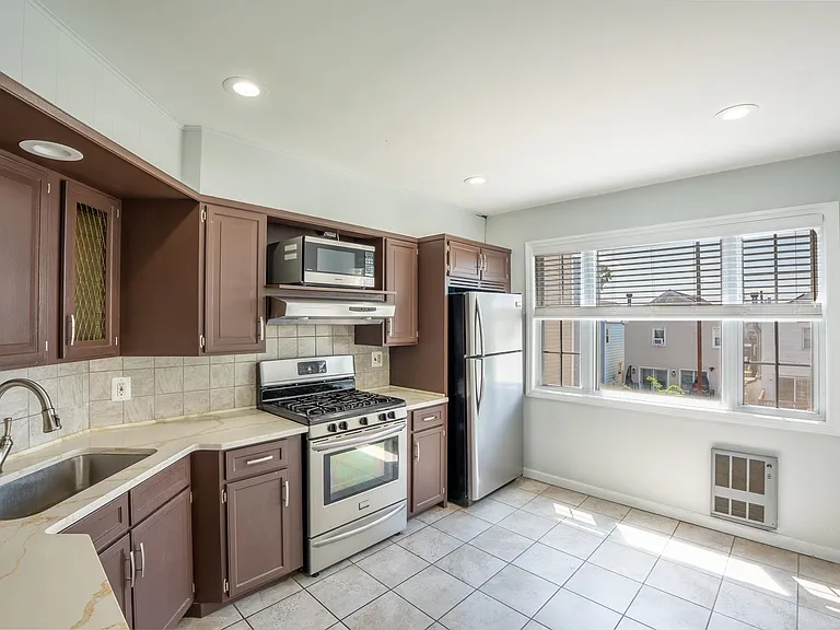 24 Edwards Ct #2 — Photo 1