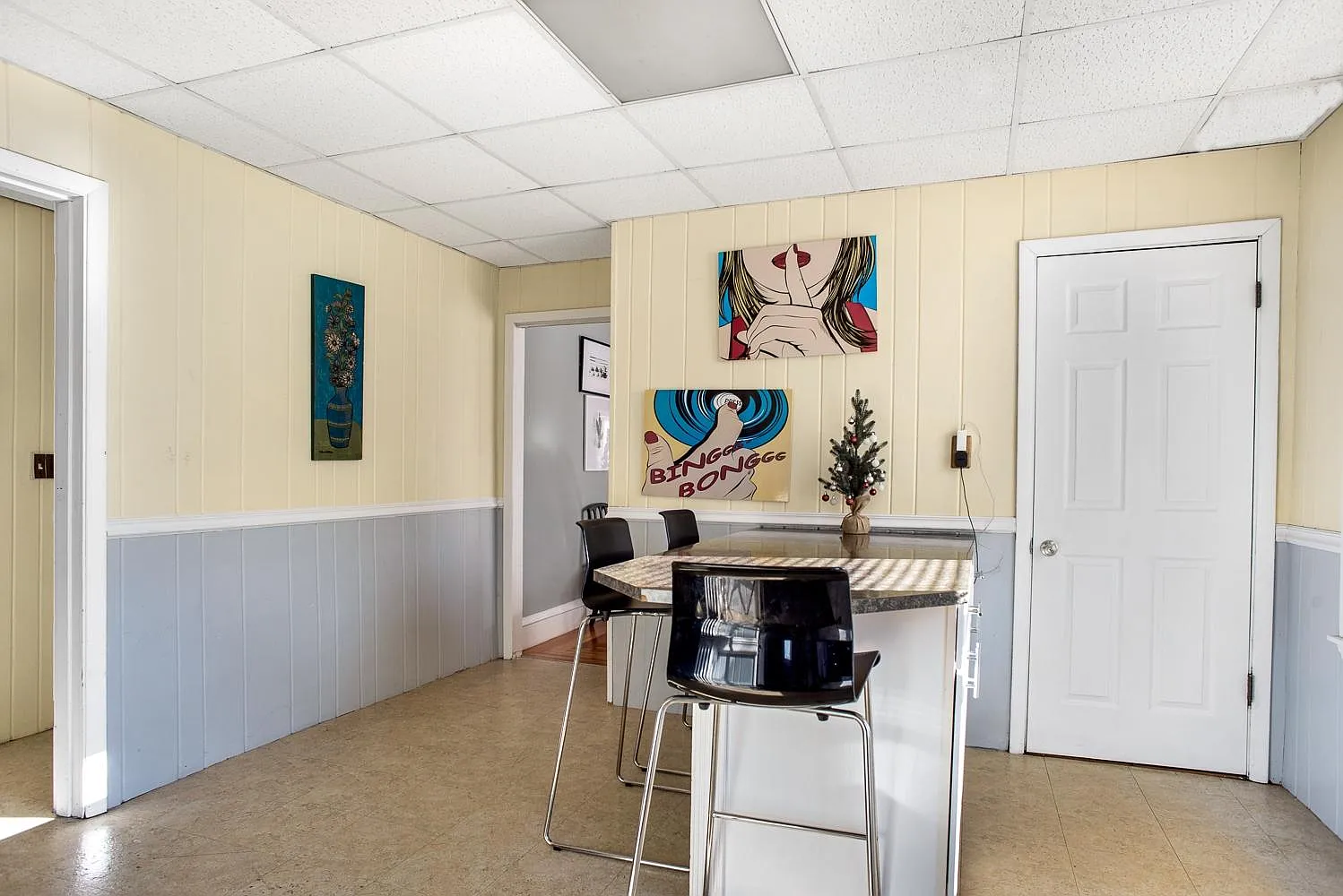 48 Pembroke Ave — Photo 3