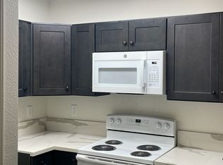 2909 E Huntington Blvd #208, Fresno, CA