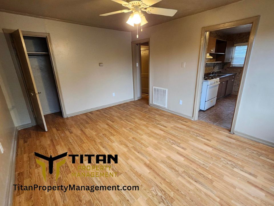 1st image of 721 Oakwood #0