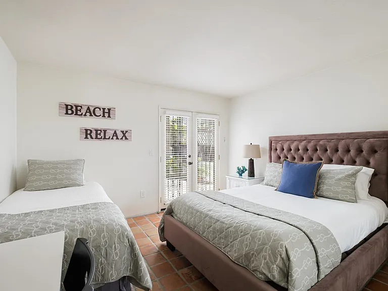 732 Jersey Ct — Photo 10