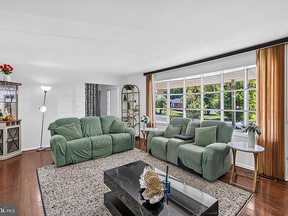 5th image of 81 Herrington Dr