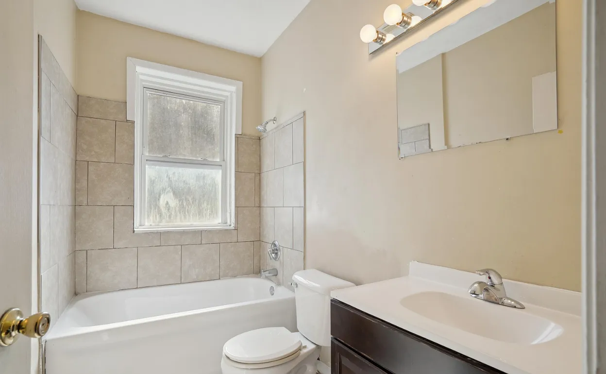 530 Loras BLVD — Photo 2