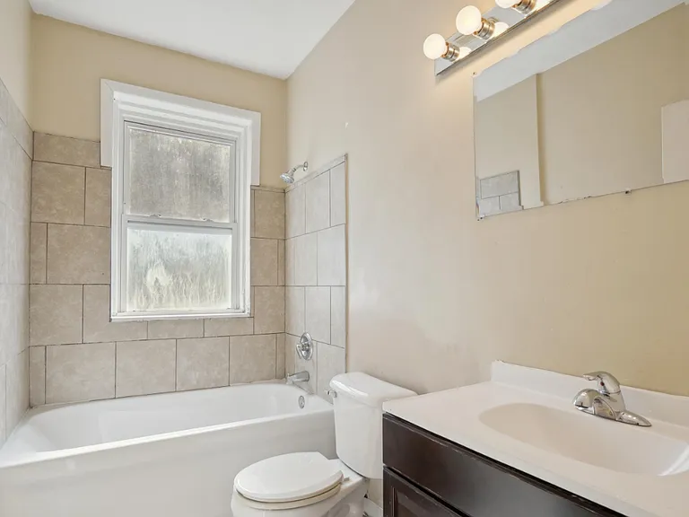538 Loras Blvd #538 — Photo 2