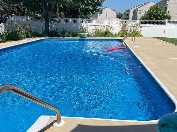 3rd image of 29670 Old Creek Ln