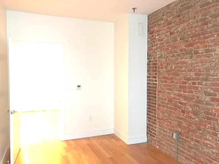 220 Front St #3D — Photo 6