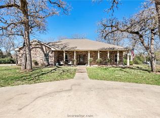 1 Piper Ln, Hilltop Lakes, TX 77871