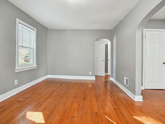 3rd image of 256 S Hartnett Ave