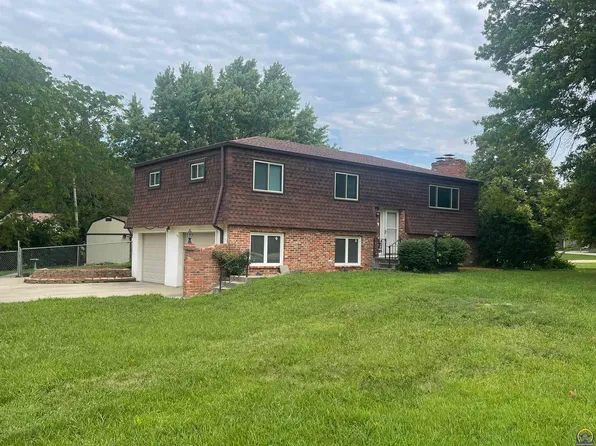 3231 SE Burton St, Topeka, KS 66605