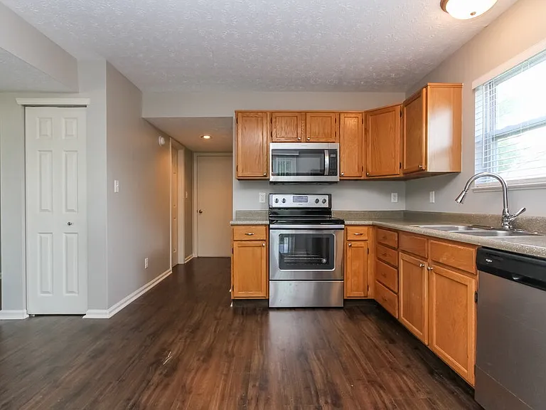 5885 Gadsen Dr — Photo 6