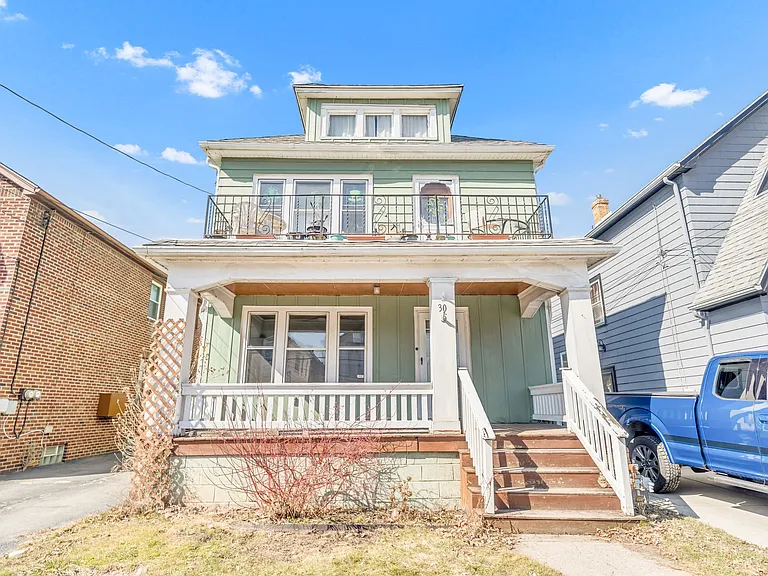30 Sunset St #1 — Photo 1
