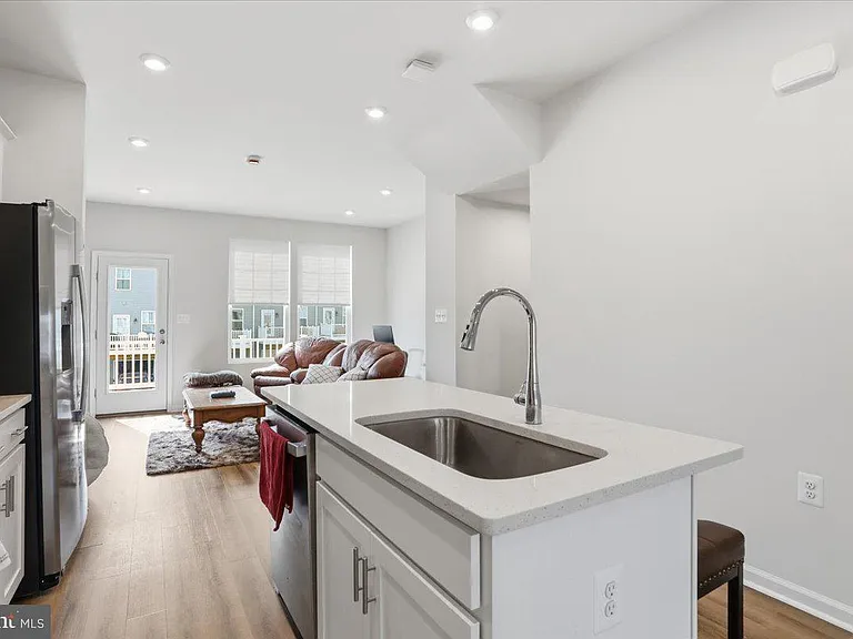 186 Coolidge Ave — Photo 11