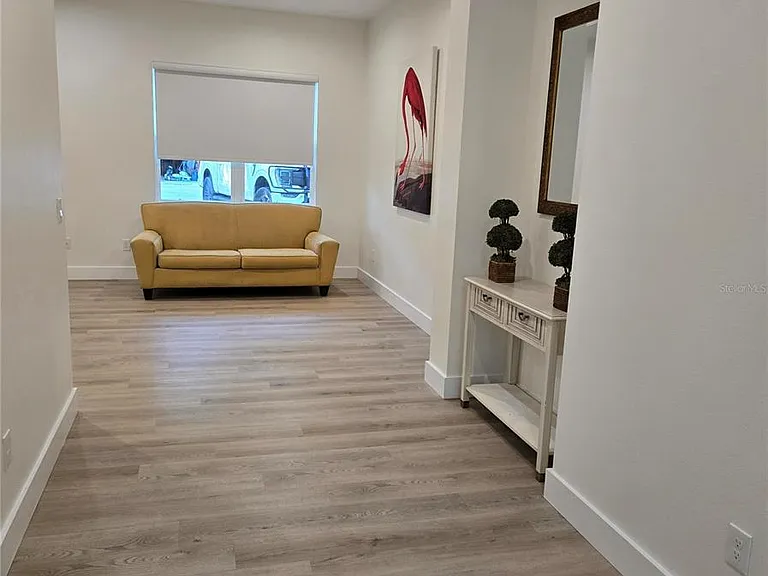 106 Lake Dr — Photo 4