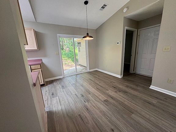 4th image of 1052 Longstreet Dr