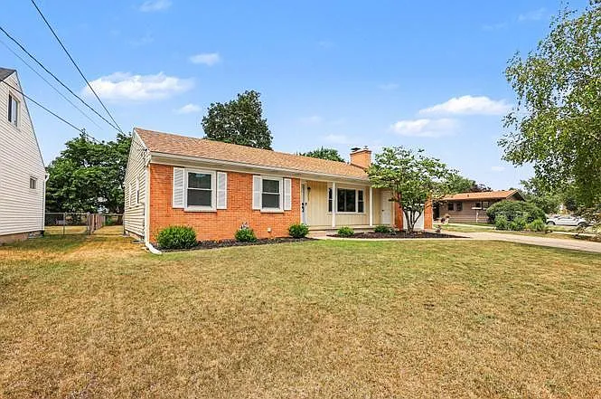 3 bed, 2.5 bath, 2028 sqft, $2,200 — Photo 2